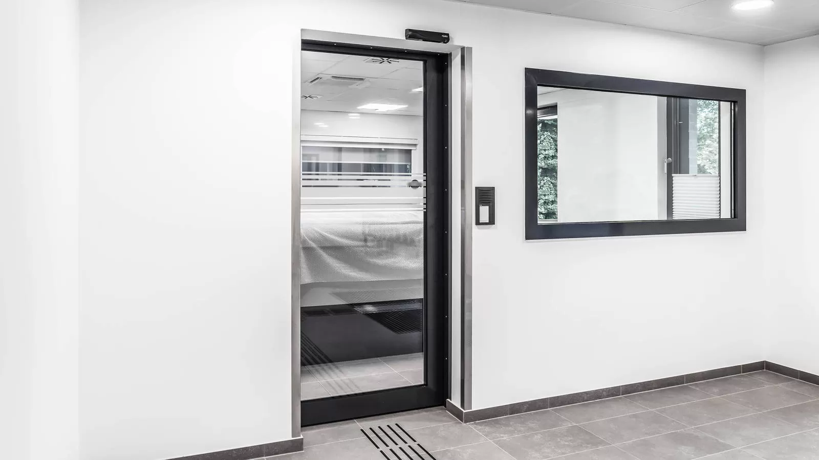 gilgen_door_systems_produkte_tuersysteme_schiebetueren_durchschusshemmend_02 | Monador